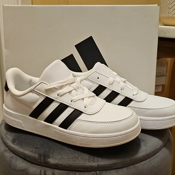 Adidas sneaker - Picture 1 of 11